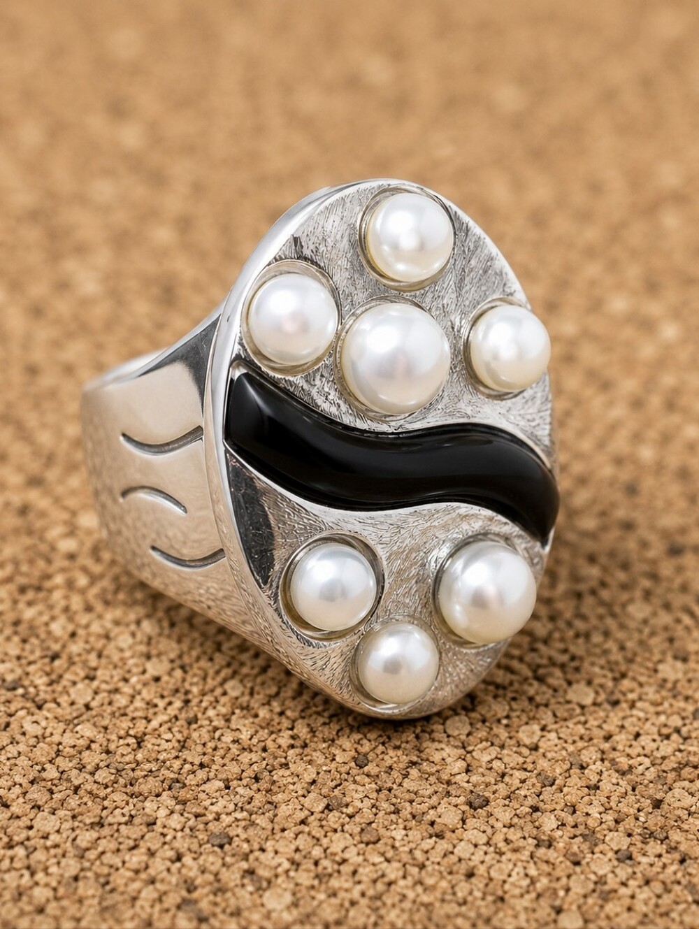 Chic Silver and Black Pearl Ring